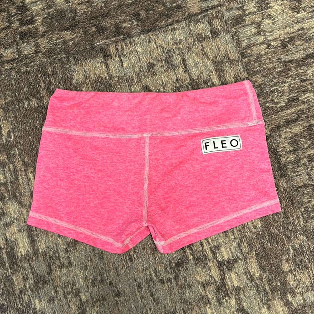 Hot pink heather Fleo shorts OG fit size small